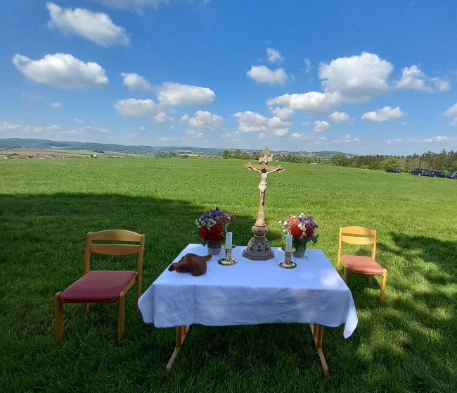 Kooperationsgottesdienst am Hahnenberg in Balgheim